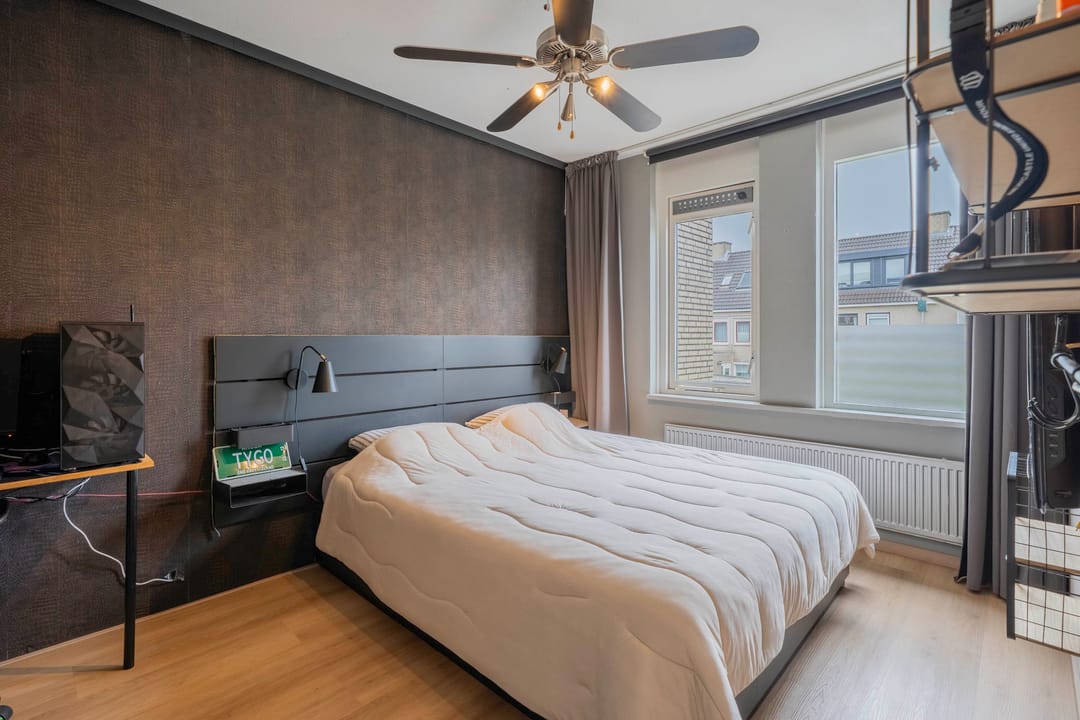 Ready-to-Move-In Family Home with Garden Room in Velserbroek — 31