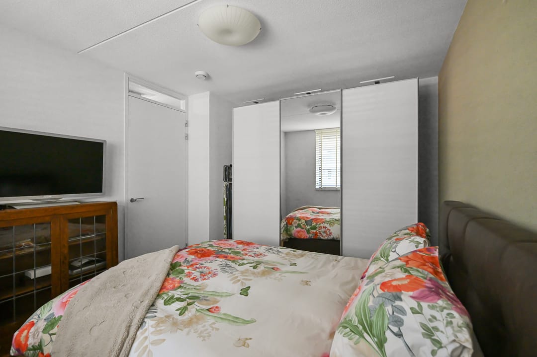 Spacious Apartment with Exceptional Sunny Terrace and Private Parking — 17