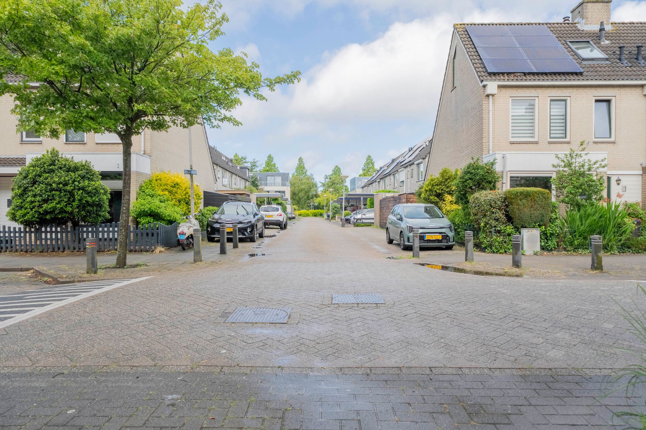 Ready-to-Move-In Family Home with Garden Room in Velserbroek — 51