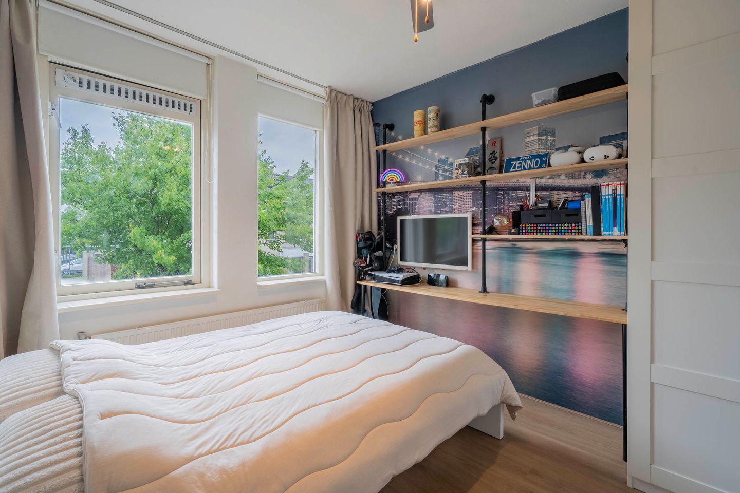 Ready-to-Move-In Family Home with Garden Room in Velserbroek — 35