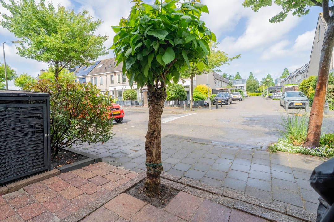 Ready-to-Move-In Family Home with Garden Room in Velserbroek — 52