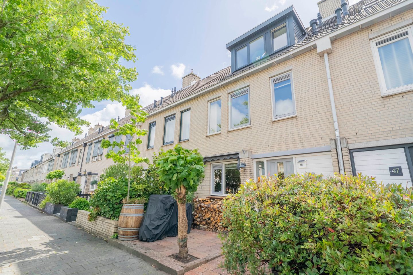 Ready-to-Move-In Family Home with Garden Room in Velserbroek — 55
