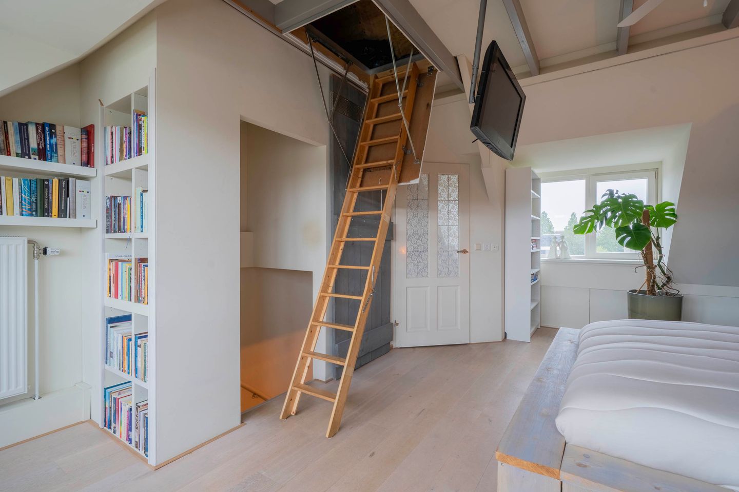 Ready-to-Move-In Family Home with Garden Room in Velserbroek — 50