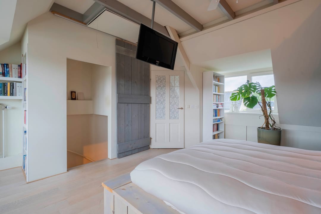 Ready-to-Move-In Family Home with Garden Room in Velserbroek — 43