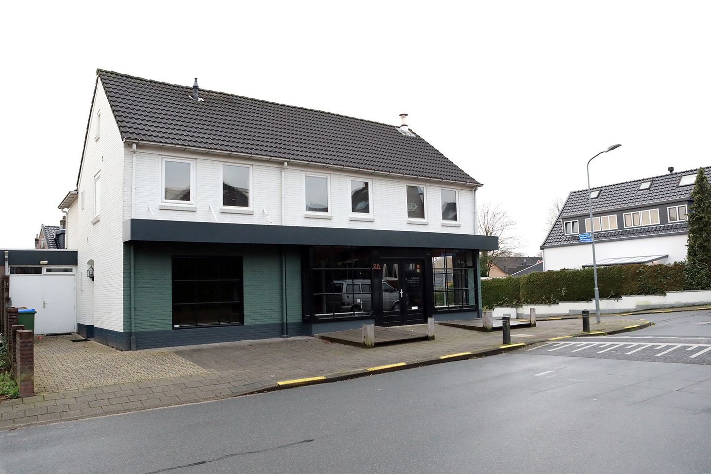 View photo 2 of Emmastraat 24-26