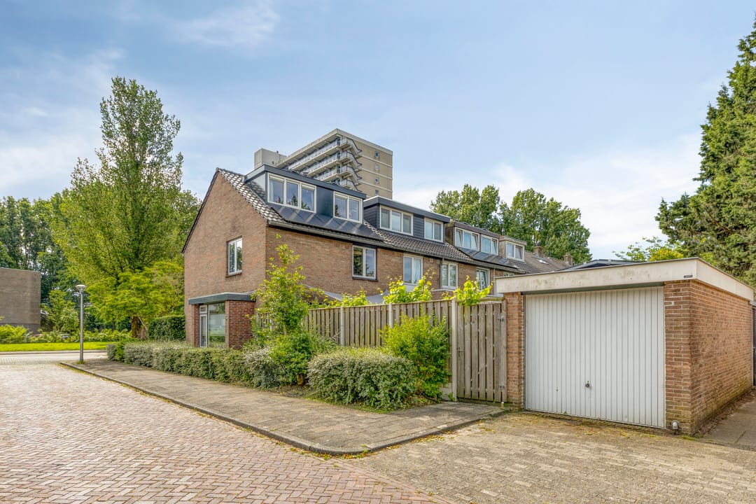 Move-in Ready Corner House with Garage and 20 Solar Panels in Amstelveen Bankrashof — 22
