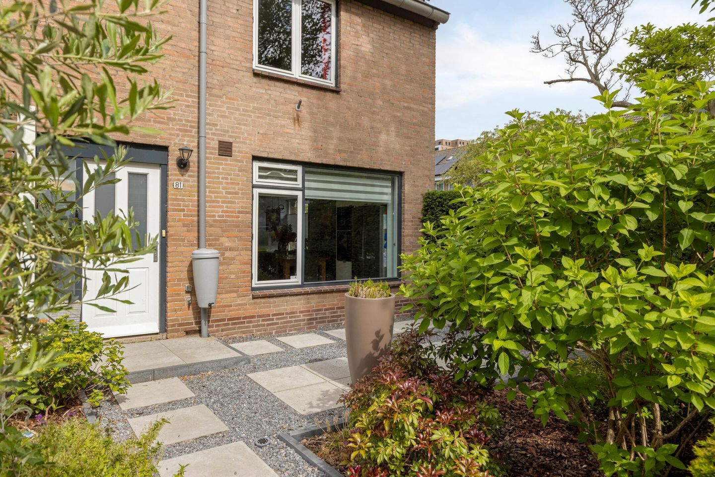 Move-in Ready Corner House with Garage and 20 Solar Panels in Amstelveen Bankrashof — 25