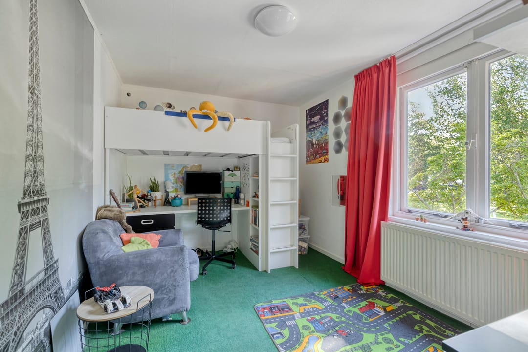 Move-in Ready Corner House with Garage and 20 Solar Panels in Amstelveen Bankrashof — 16