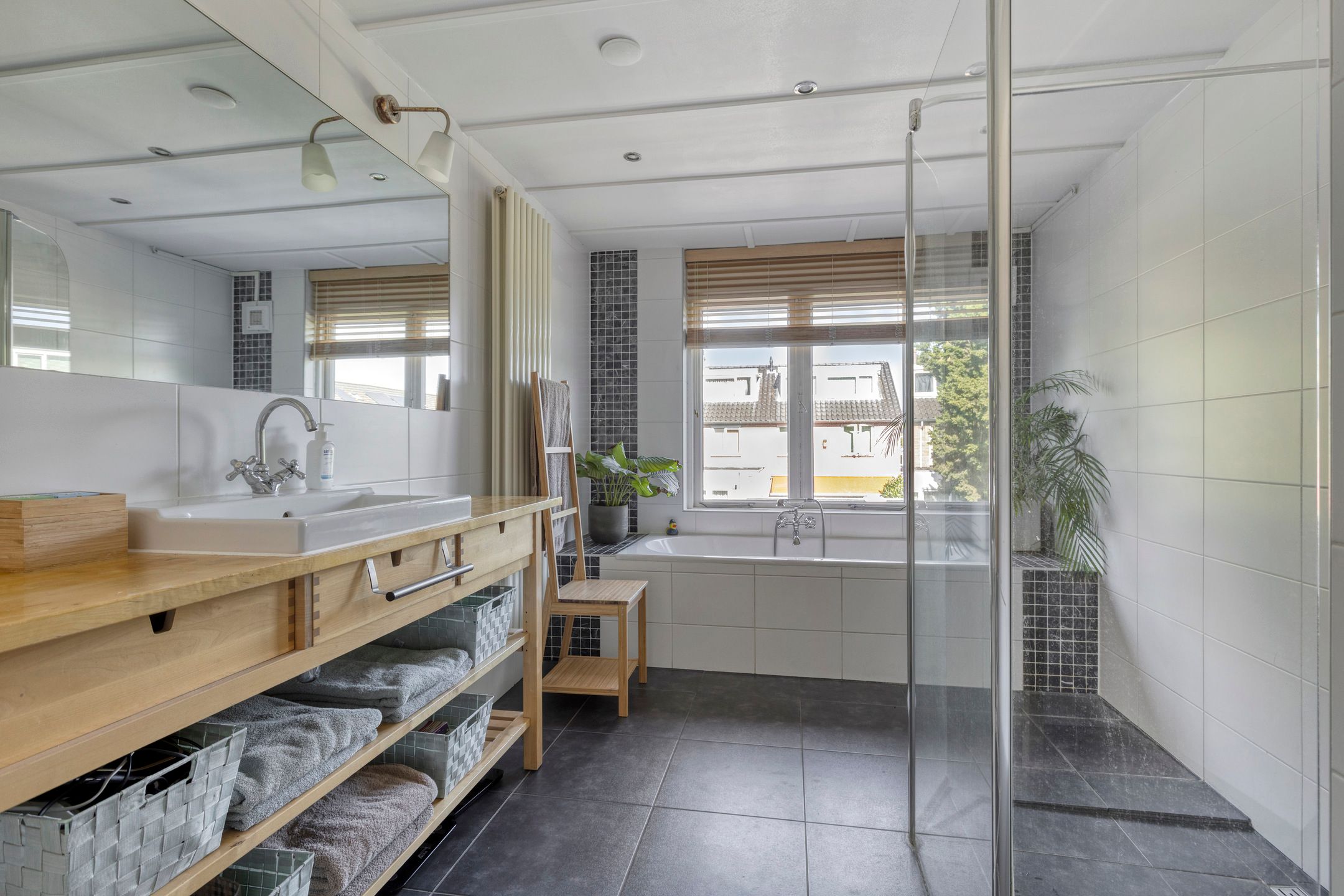 Move-in Ready Corner House with Garage and 20 Solar Panels in Amstelveen Bankrashof — 18