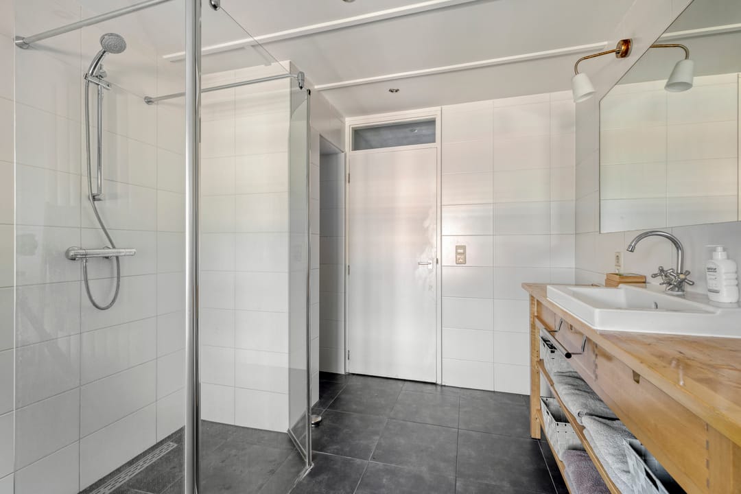 Move-in Ready Corner House with Garage and 20 Solar Panels in Amstelveen Bankrashof — 17