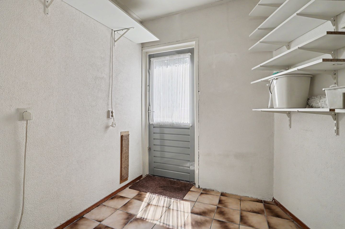 Spacious Terraced House with Garden and Solar Panels in Quiet Blaak Location — 14