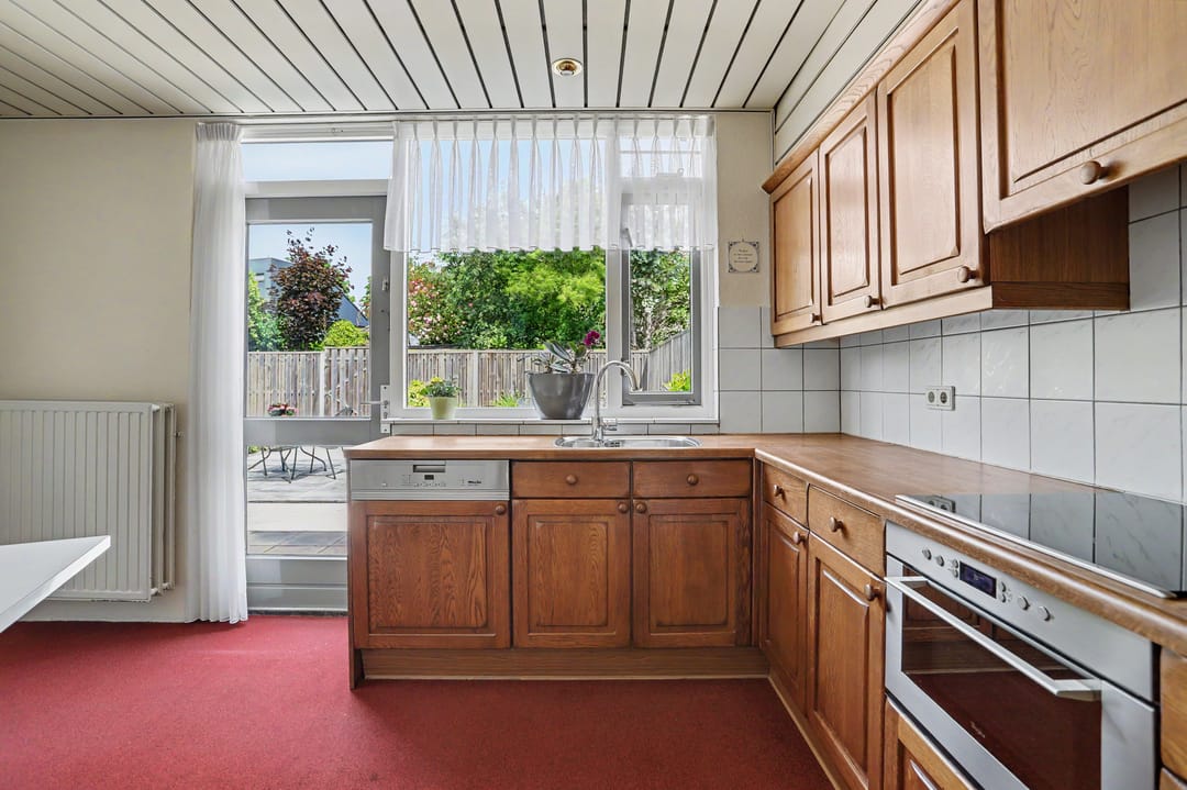 Spacious Terraced House with Garden and Solar Panels in Quiet Blaak Location — 11