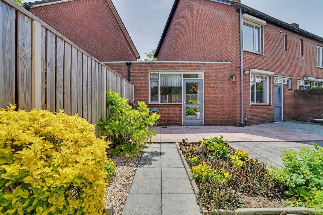 Spacious Terraced House with Garden and Solar Panels in Quiet Blaak Location — 28