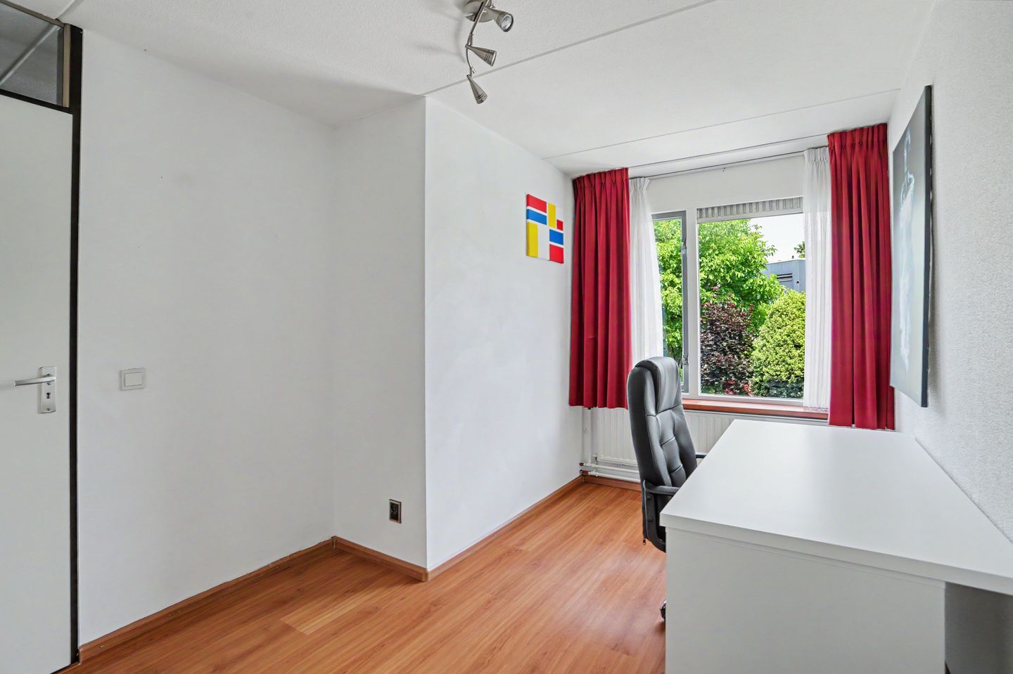 Spacious Terraced House with Garden and Solar Panels in Quiet Blaak Location — 20