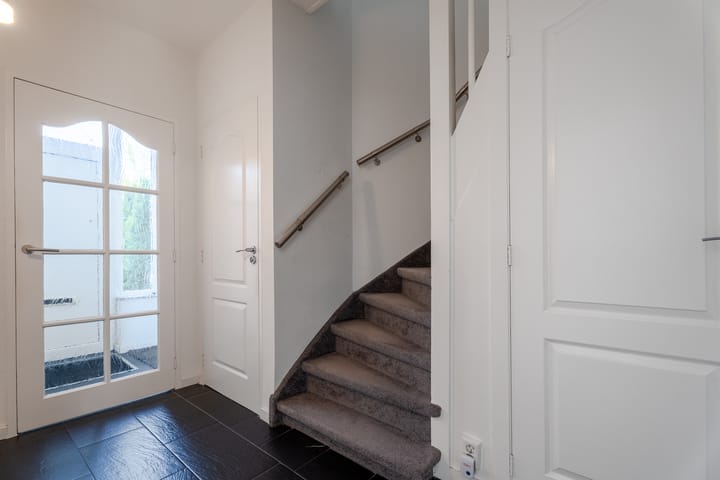 Tussenwoning te koop: Luchthavenlaan 14, Tilburg