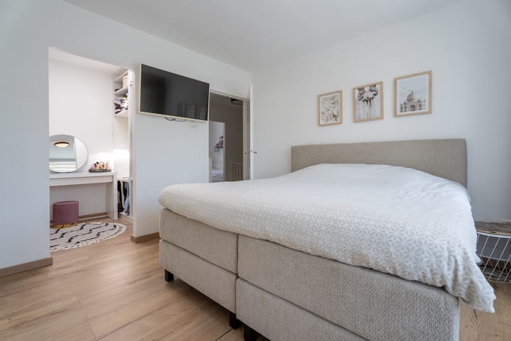 Tussenwoning te koop: Luchthavenlaan 14, Tilburg