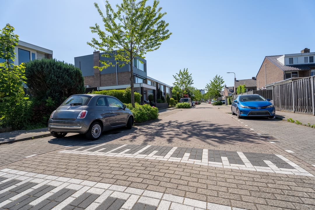 Spacious Terraced Home with Sunny South-Facing Garden Near Tilburg University Station — 26