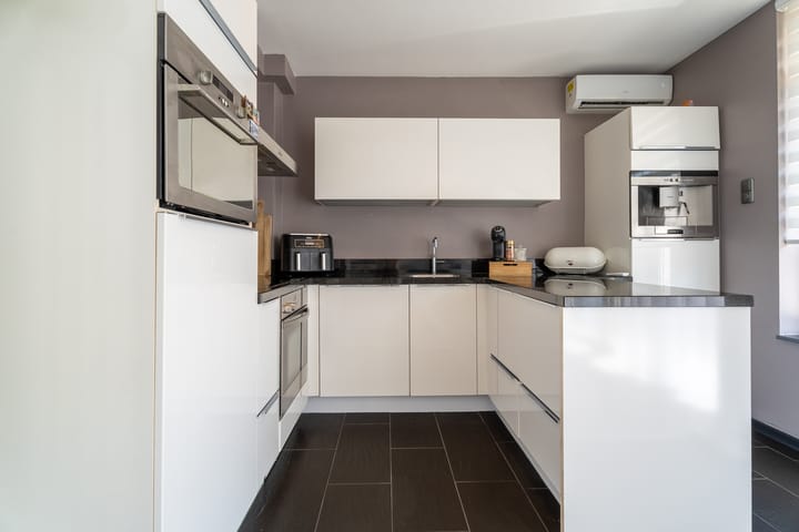 Tussenwoning te koop: Luchthavenlaan 14, Tilburg
