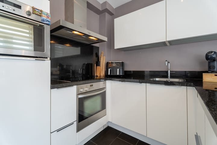 Tussenwoning te koop: Luchthavenlaan 14, Tilburg