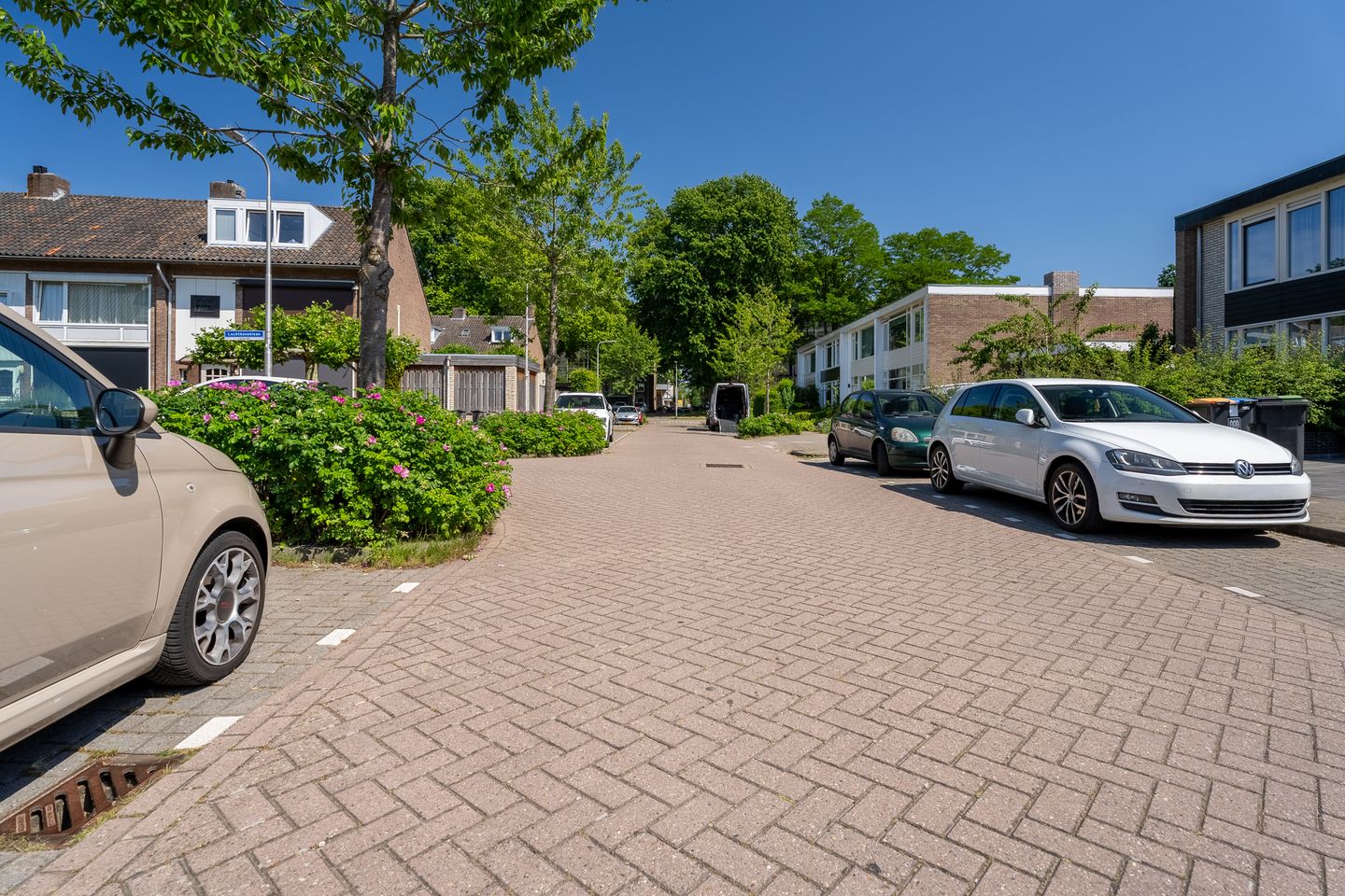 Spacious Terraced Home with Sunny South-Facing Garden Near Tilburg University Station — 25