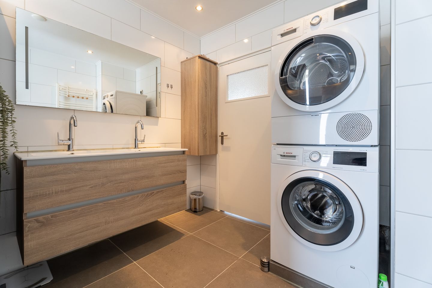 Spacious Terraced Home with Sunny South-Facing Garden Near Tilburg University Station — 19
