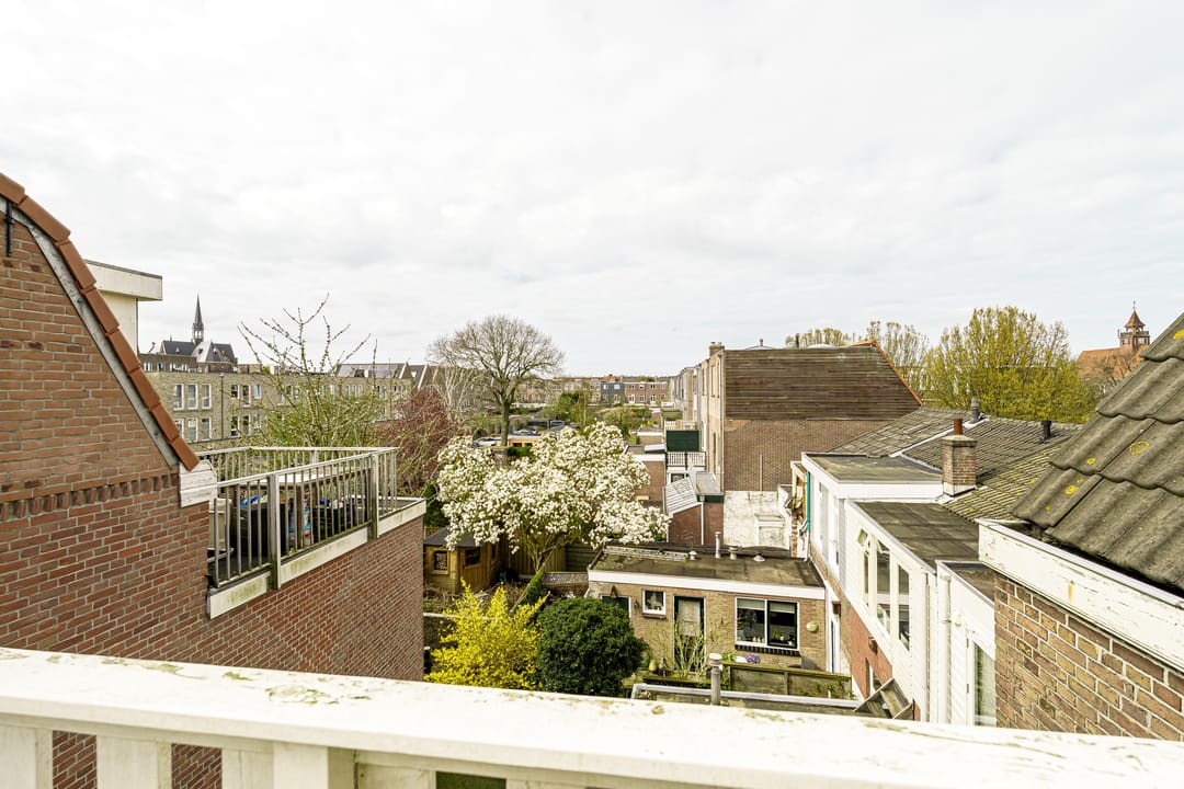Spacious Townhouse in Popular Kleverparkbuurt with Renovation Potential — 28