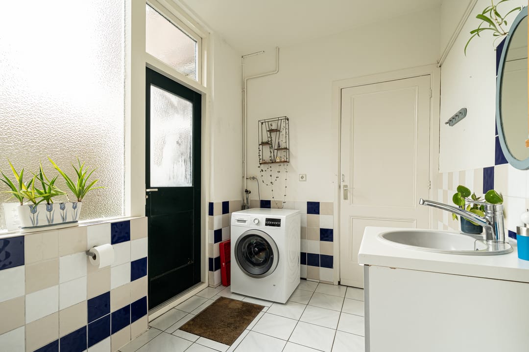 Spacious Townhouse in Popular Kleverparkbuurt with Renovation Potential — 13