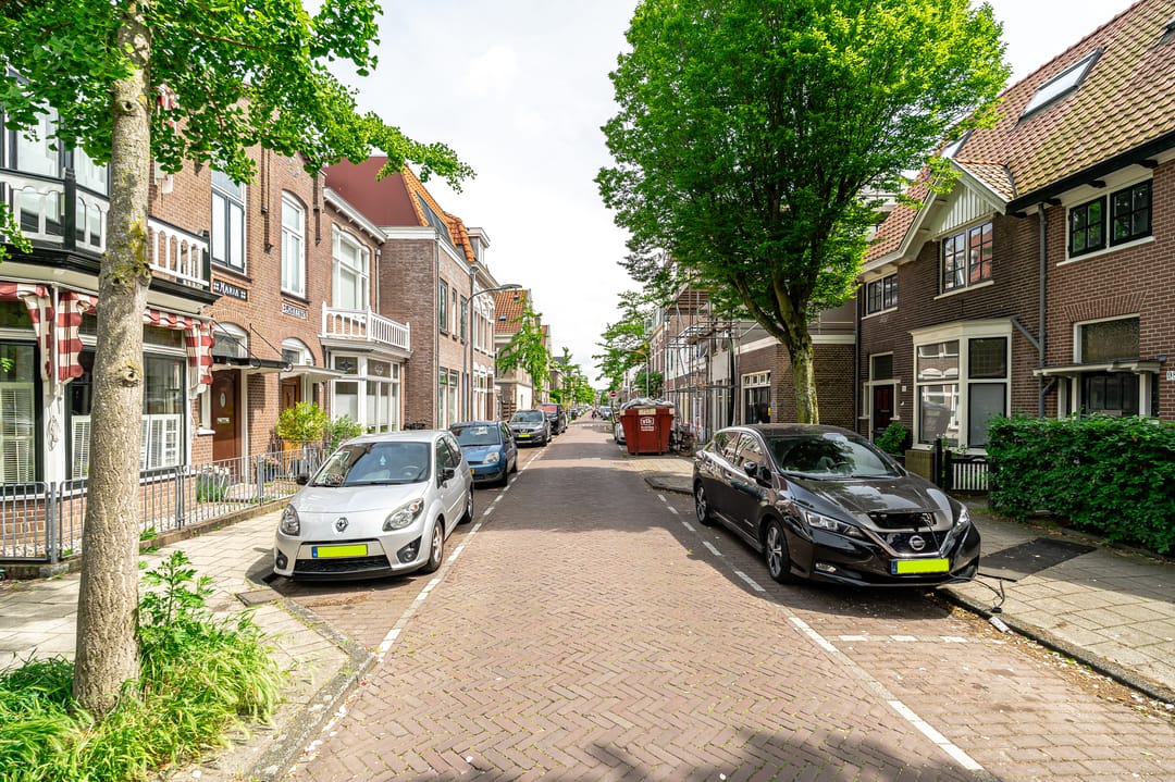 Spacious Townhouse in Popular Kleverparkbuurt with Renovation Potential — 38