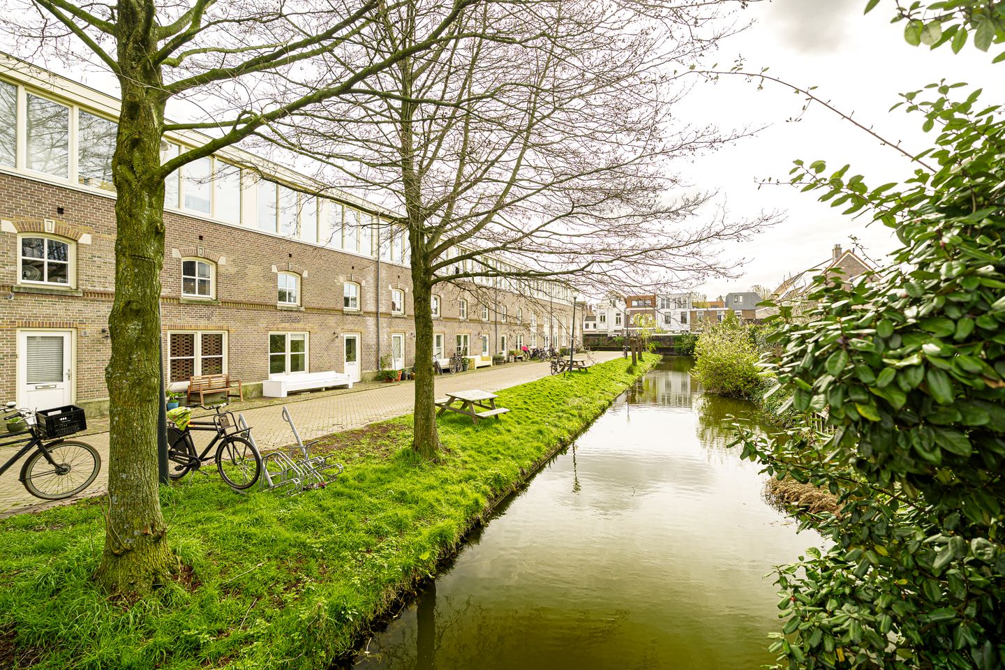 Spacious Townhouse in Popular Kleverparkbuurt with Renovation Potential — 40