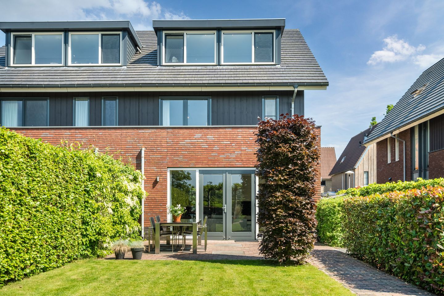 Spacious Semi-Detached Home with Large Waterfront Plot in Vleuterweide — 25