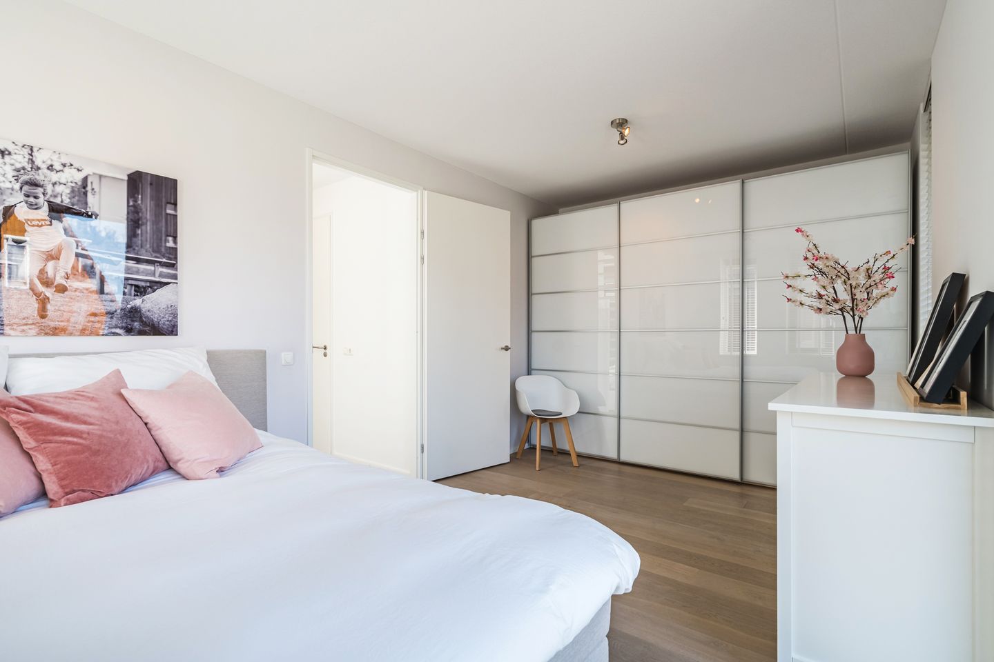 Spacious Semi-Detached Home with Large Waterfront Plot in Vleuterweide — 40