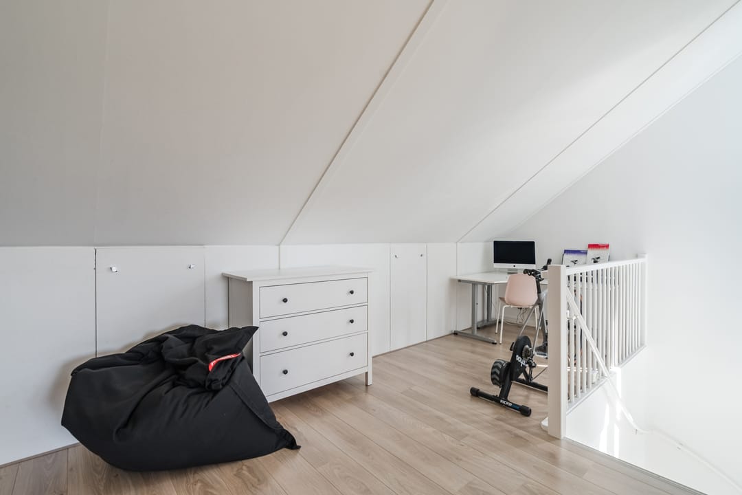 Spacious Semi-Detached Home with Large Waterfront Plot in Vleuterweide — 53