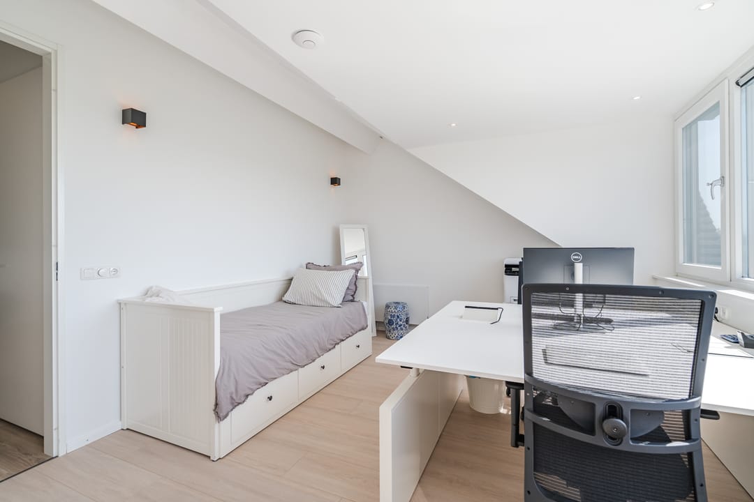 Spacious Semi-Detached Home with Large Waterfront Plot in Vleuterweide — 58