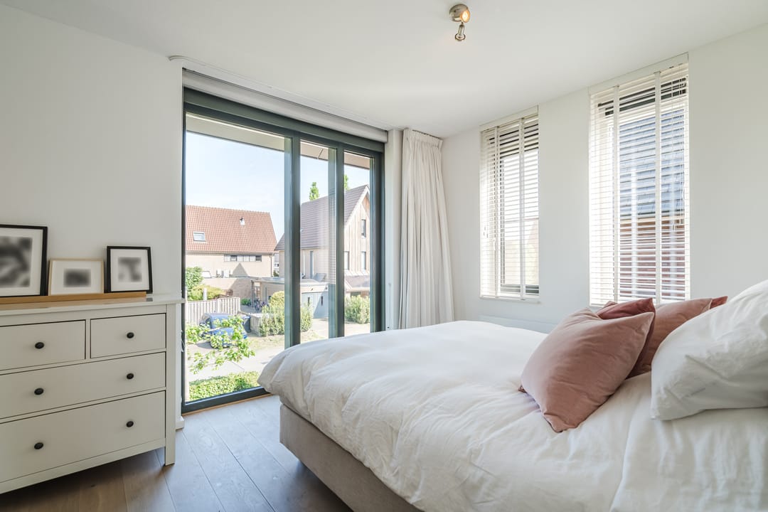 Spacious Semi-Detached Home with Large Waterfront Plot in Vleuterweide — 38