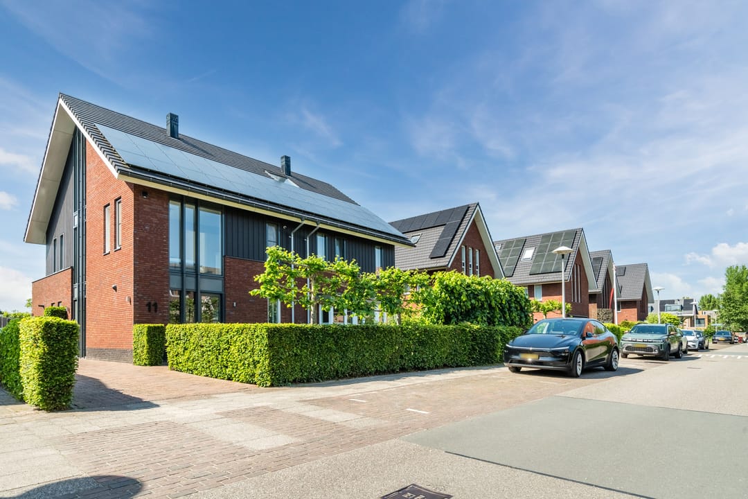 Spacious Semi-Detached Home with Large Waterfront Plot in Vleuterweide — 68