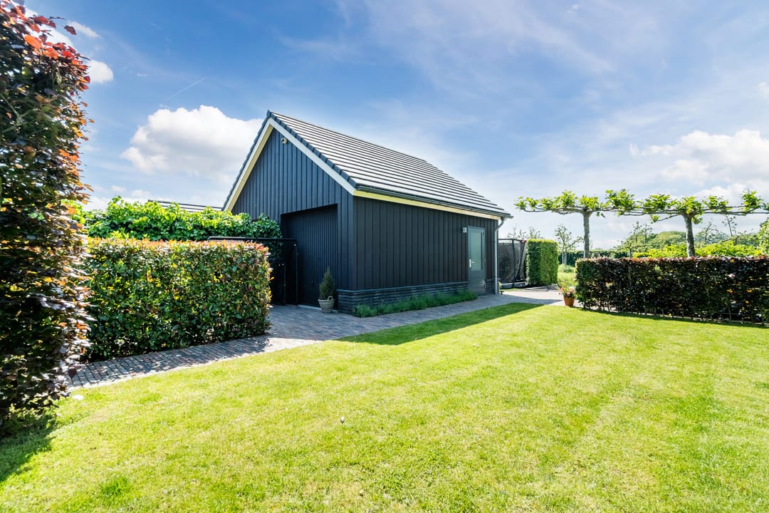 Spacious Semi-Detached Home with Large Waterfront Plot in Vleuterweide — 13