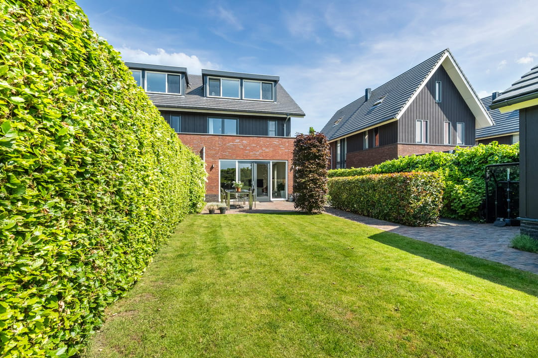 Spacious Semi-Detached Home with Large Waterfront Plot in Vleuterweide — 23