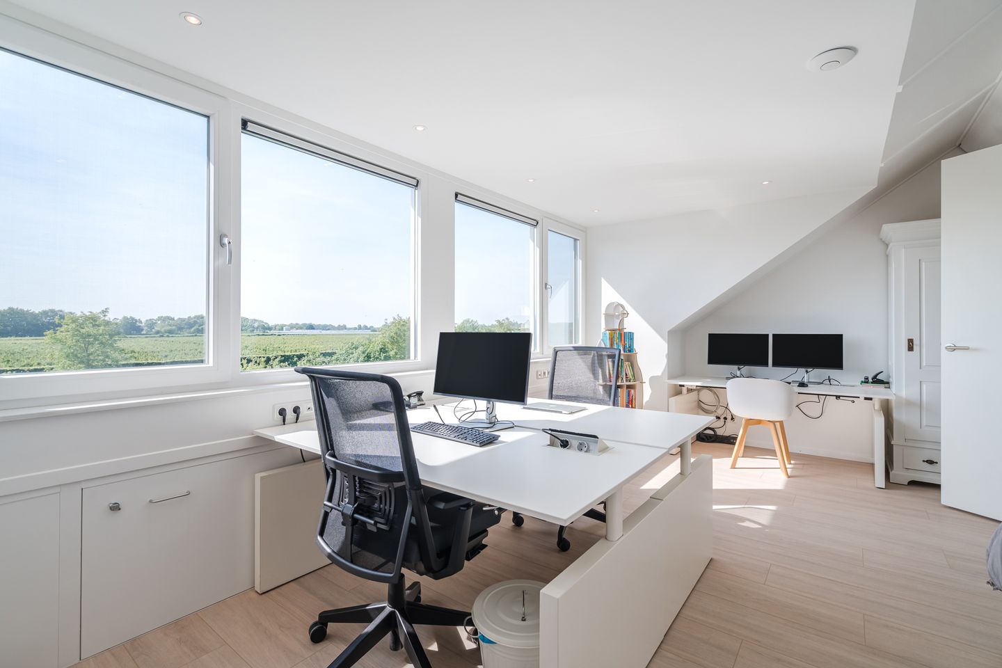 Spacious Semi-Detached Home with Large Waterfront Plot in Vleuterweide — 59