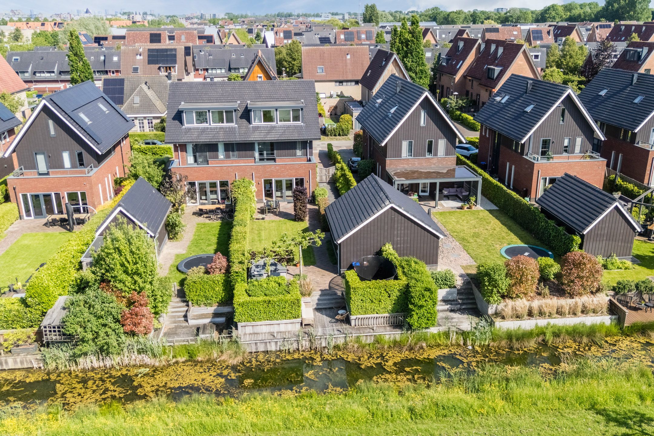 Spacious Semi-Detached Home with Large Waterfront Plot in Vleuterweide — 75