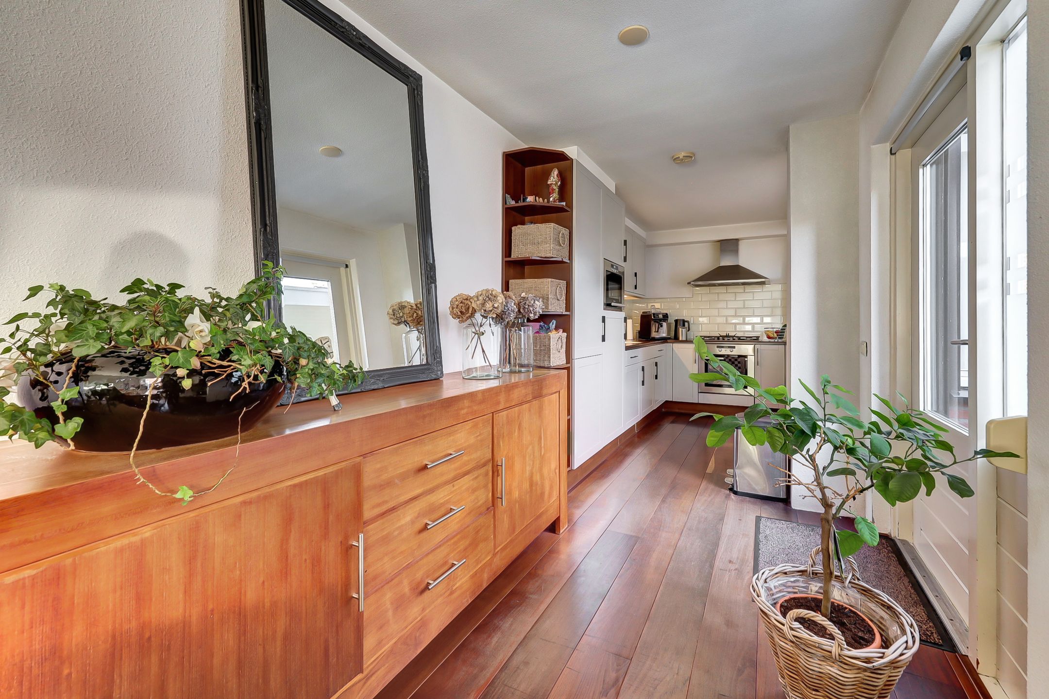 Spacious Four-Bedroom Terraced Home with Modern Renovations in Waalwijk — 9