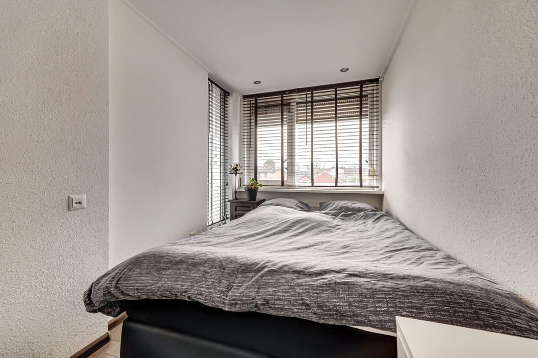 Spacious Four-Bedroom Terraced Home with Modern Renovations in Waalwijk — 16