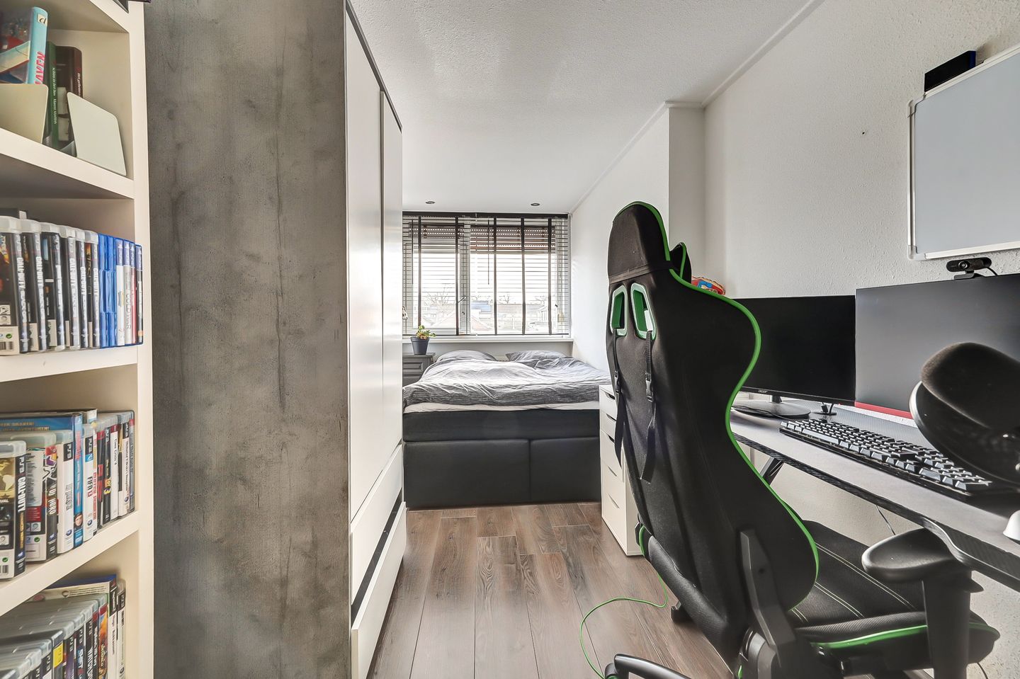 Spacious Four-Bedroom Terraced Home with Modern Renovations in Waalwijk — 19