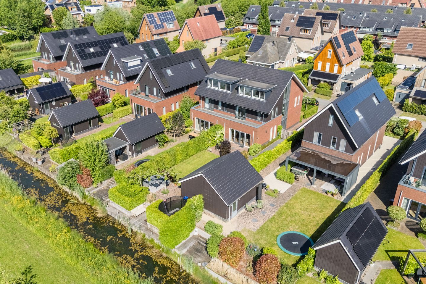 Spacious Semi-Detached Home with Large Waterfront Plot in Vleuterweide — 74