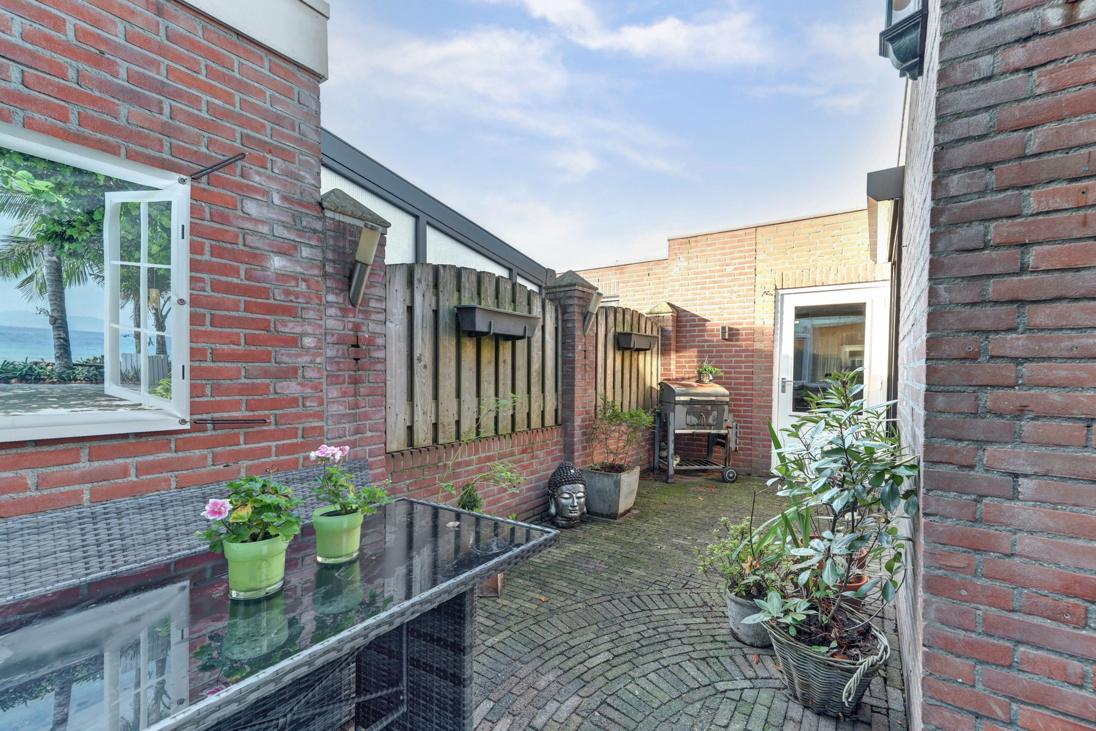 Spacious Four-Bedroom Terraced Home with Modern Renovations in Waalwijk — 27