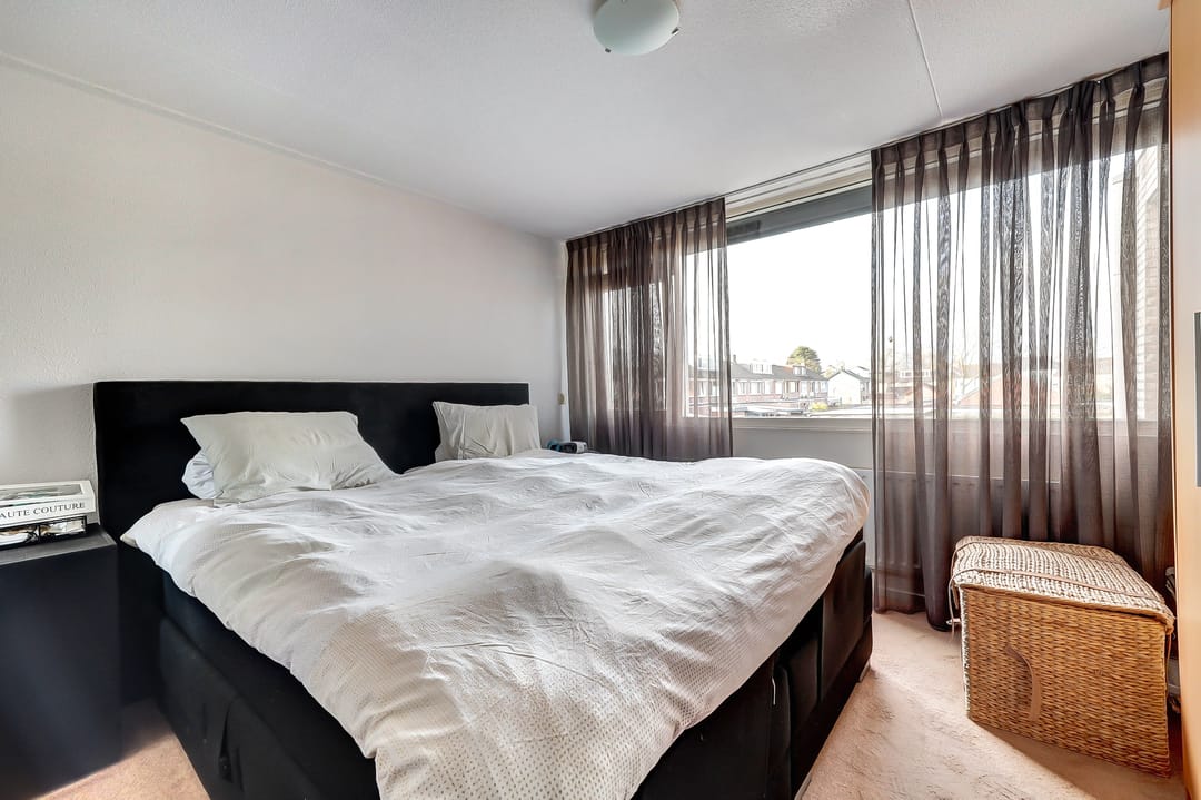 Spacious Four-Bedroom Terraced Home with Modern Renovations in Waalwijk — 17