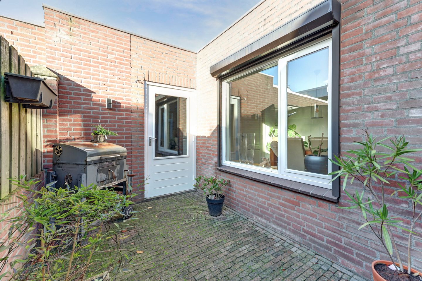 Spacious Four-Bedroom Terraced Home with Modern Renovations in Waalwijk — 25