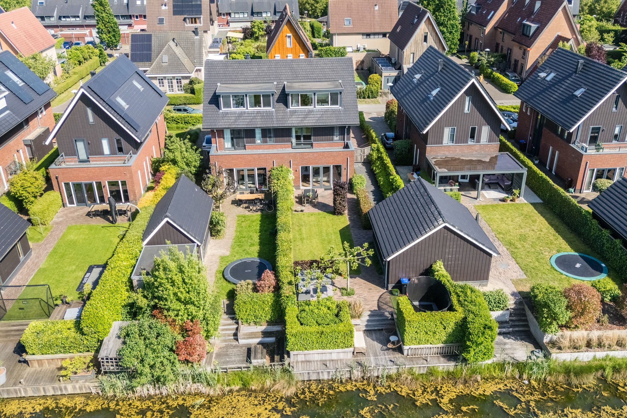 Spacious Semi-Detached Home with Large Waterfront Plot in Vleuterweide — 72