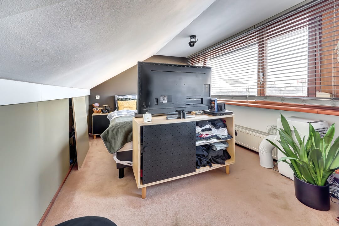 Spacious Four-Bedroom Terraced Home with Modern Renovations in Waalwijk — 23
