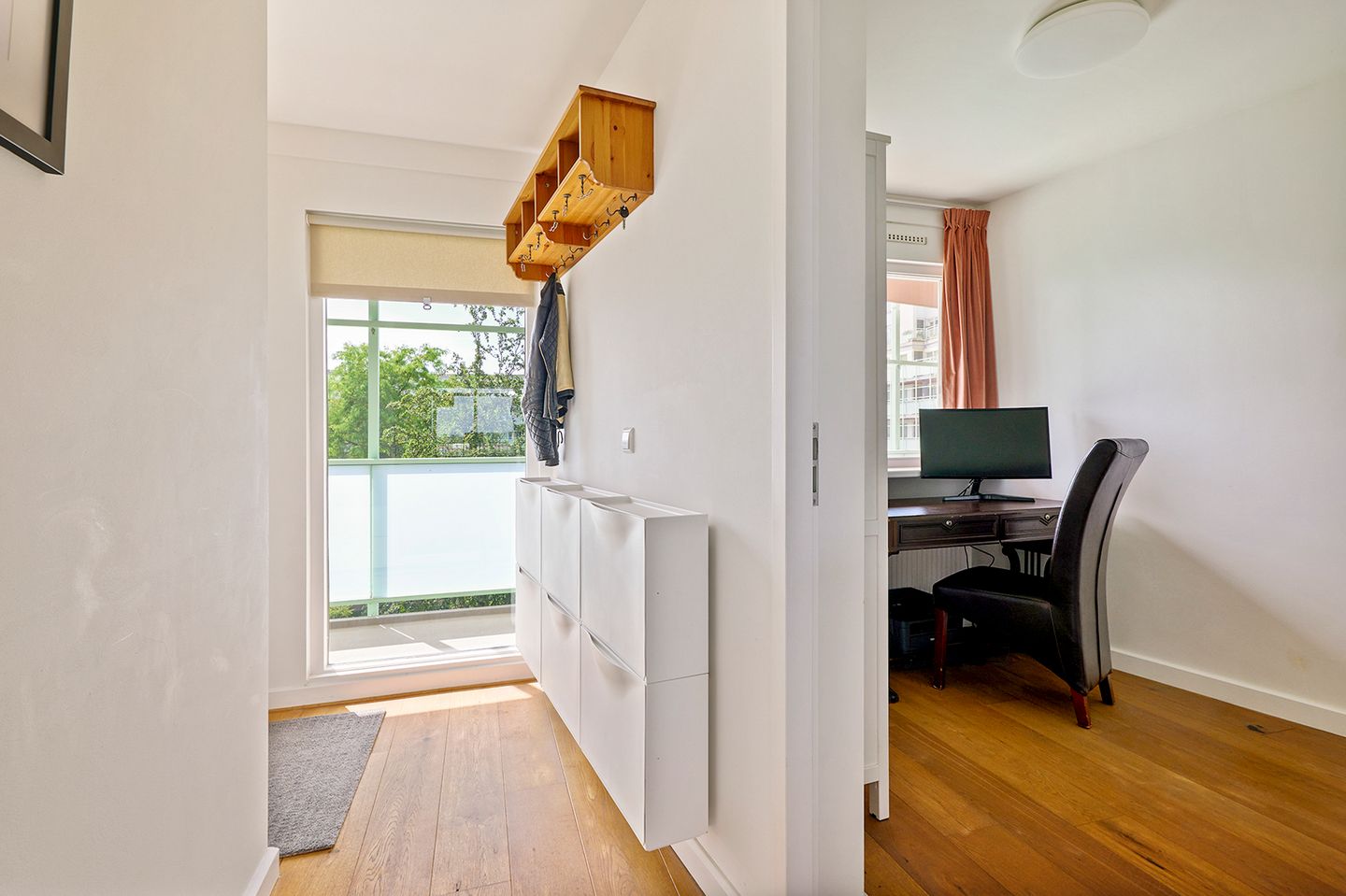 Spacious Waterfront Apartment with Panoramic Canal Views on KNSM Island — 19