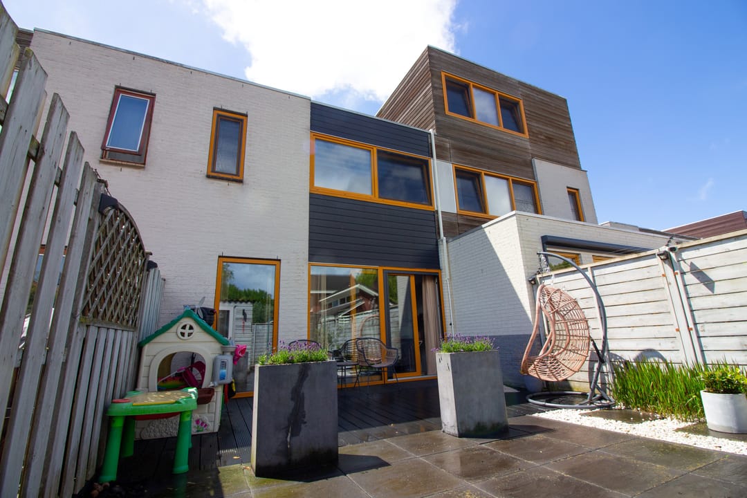 Move-In Ready Terraced Home in Popular Kersenboogerd Neighborhood — 43